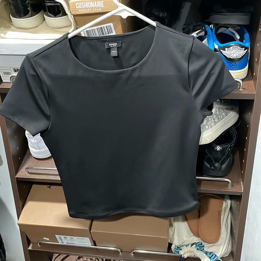 Brand new size small express body contour cropped shirt